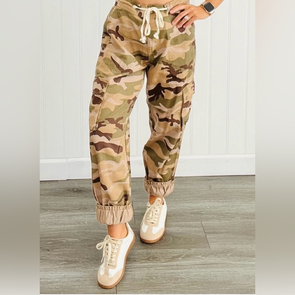 NWOT Cargo Camo pants - Picture 5 of 14